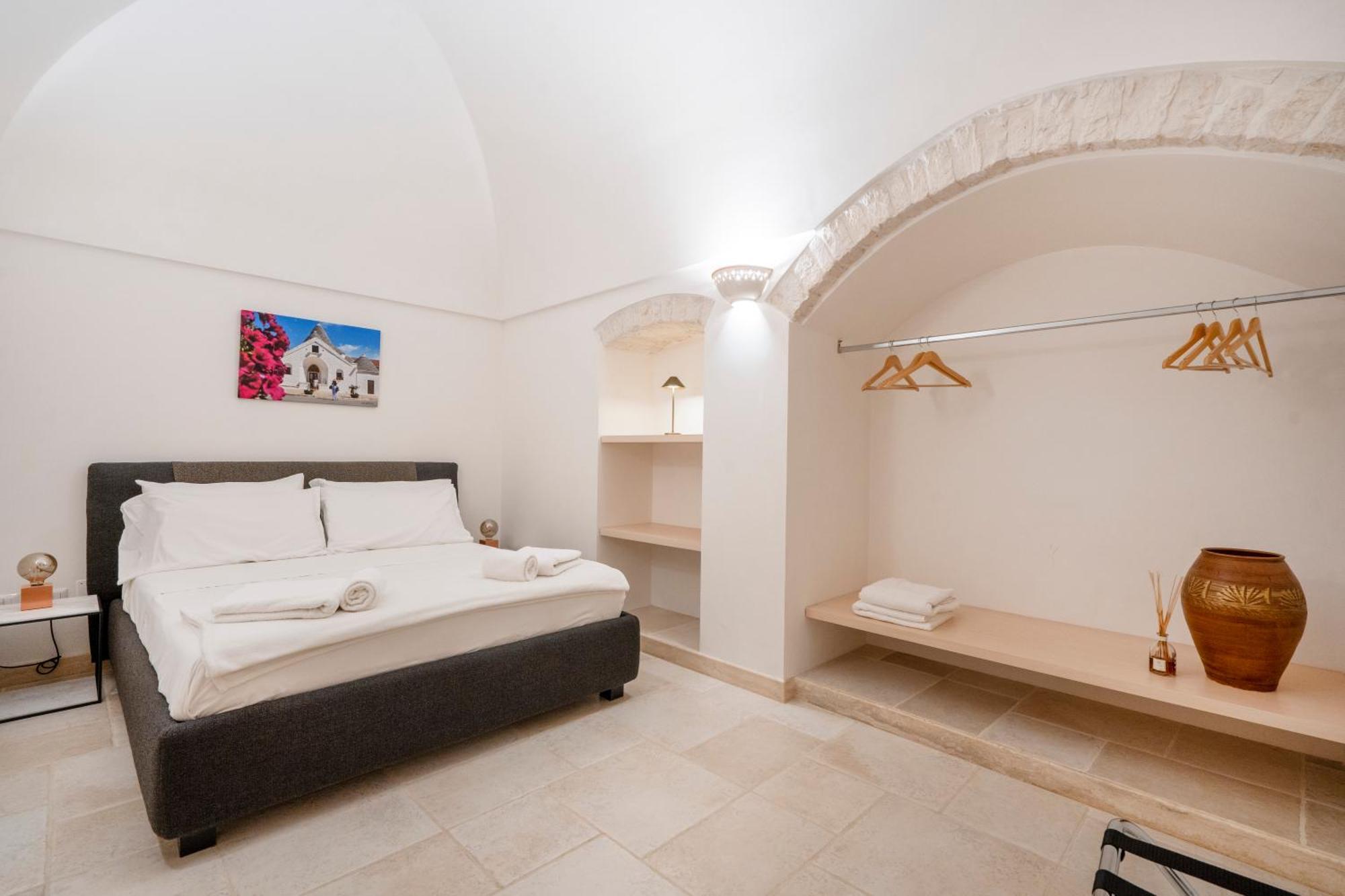 Trulli Contento - & *