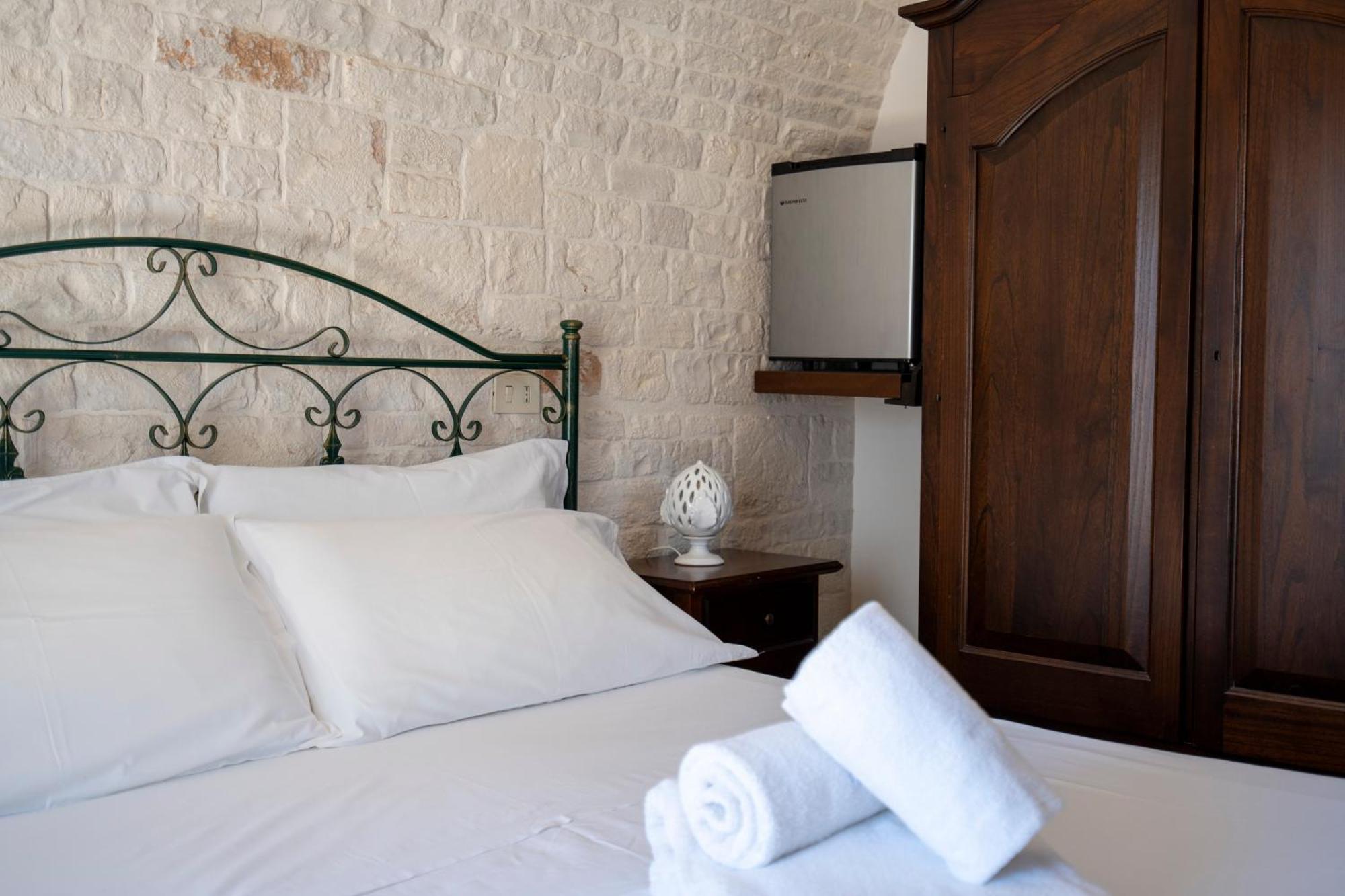 Trulli Contento - & *