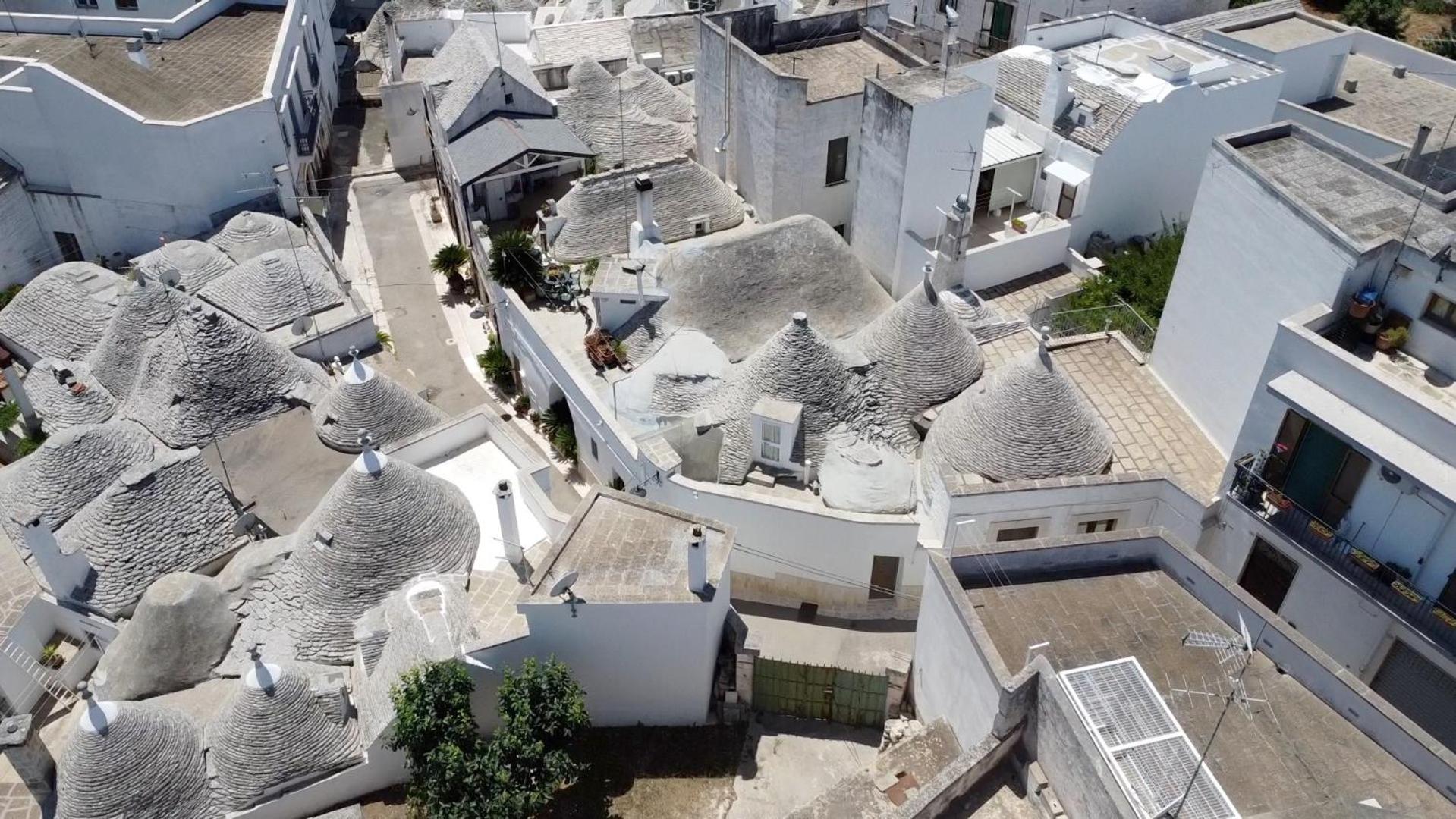 Trulli Contento - & *