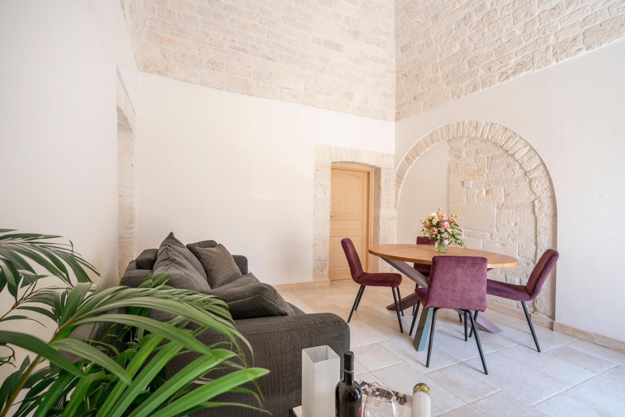 Trulli Contento - & *